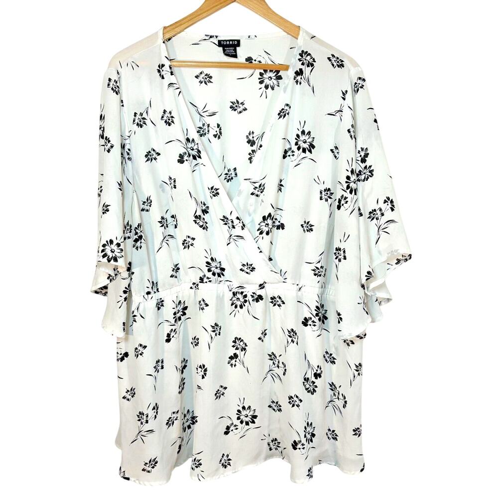Torrid Wrap Front Tunic Black Floral‎ Angel Sleeve Flowy Stretchy Waist 3XL